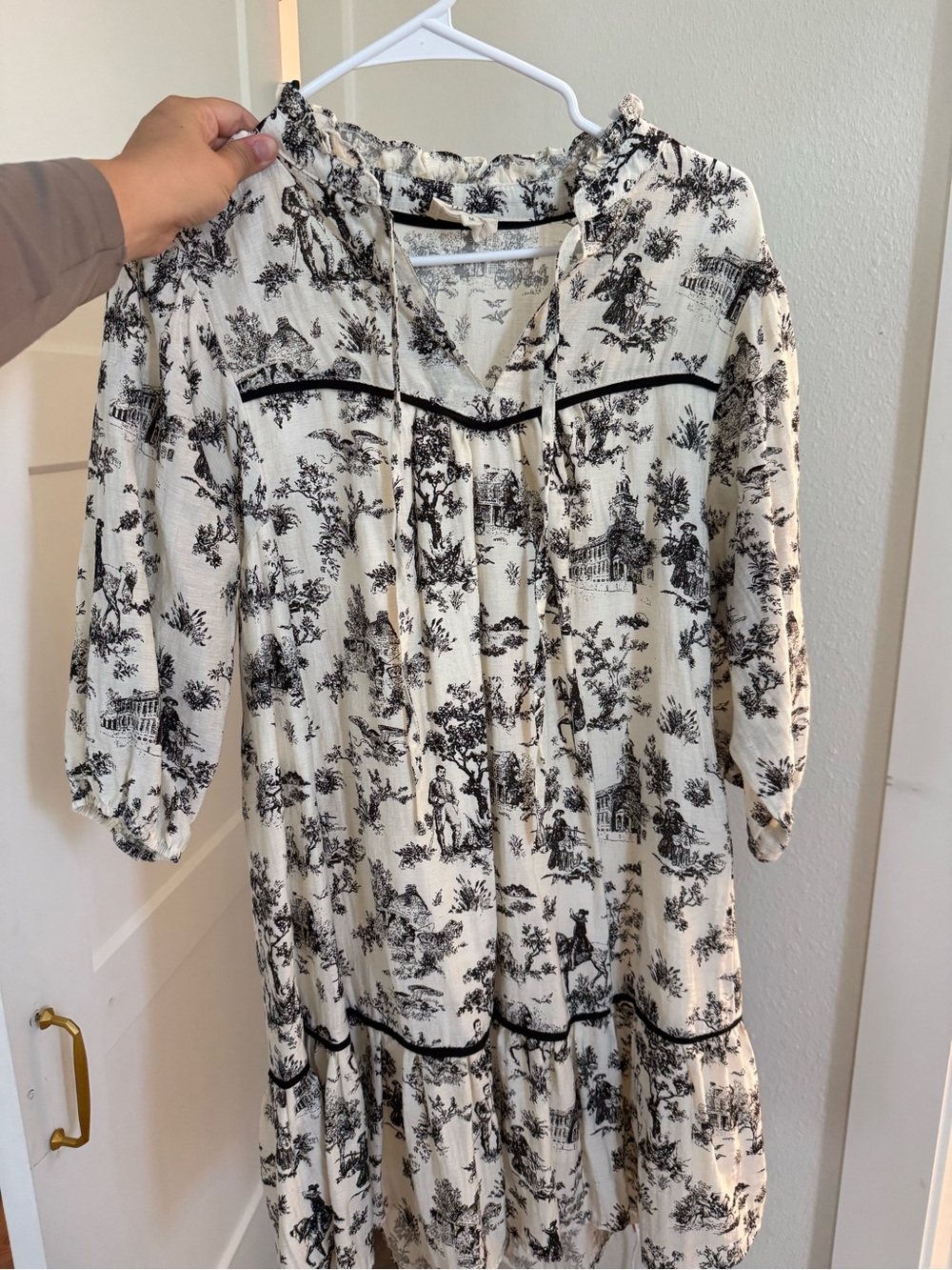 Lightweight Black & White Toile Print Women’s Dress